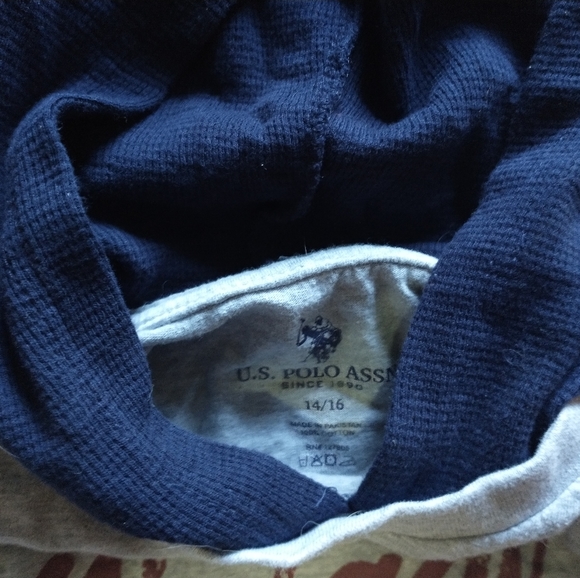 Long sleeve shirt with hood - Picture 2 of 2